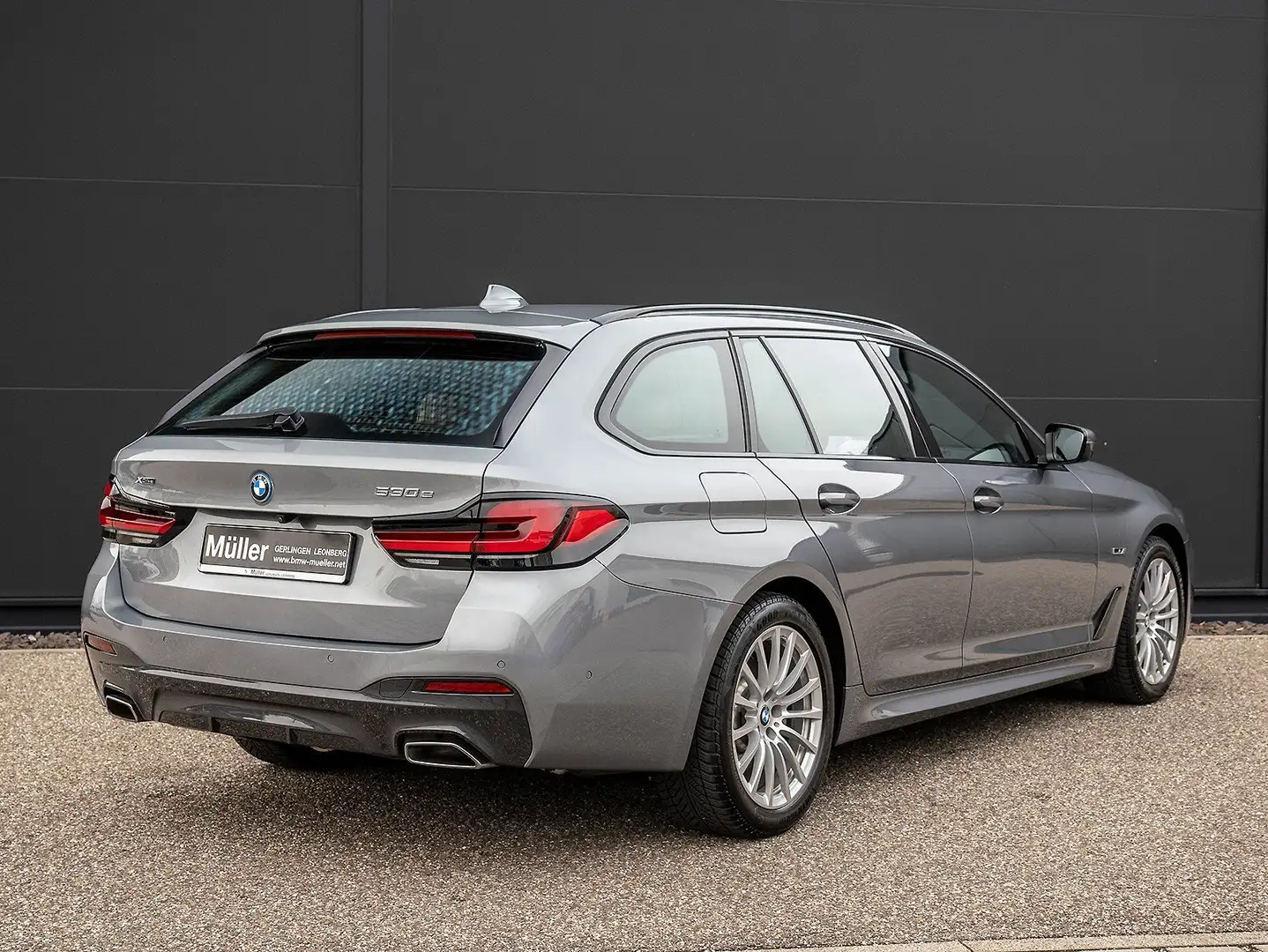 BMW 530 e xDrive Tour. M Sportpaket AHK ACC HUD 1VB Cam Grau - 2