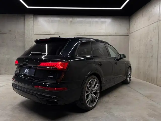 Audi Q7 view 9