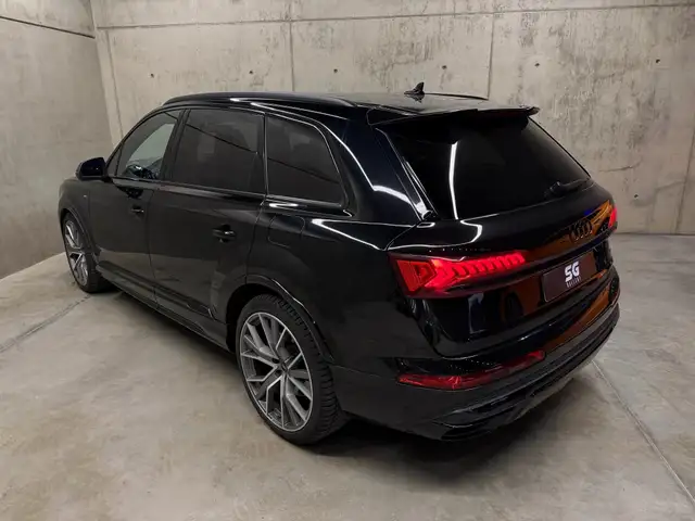 Audi Q7 view 7
