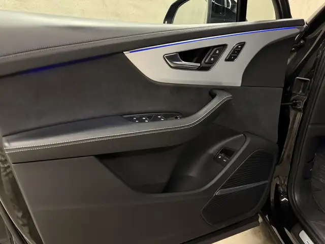 Audi Q7 view 15