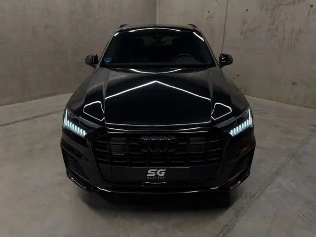 Audi Q7 view 3