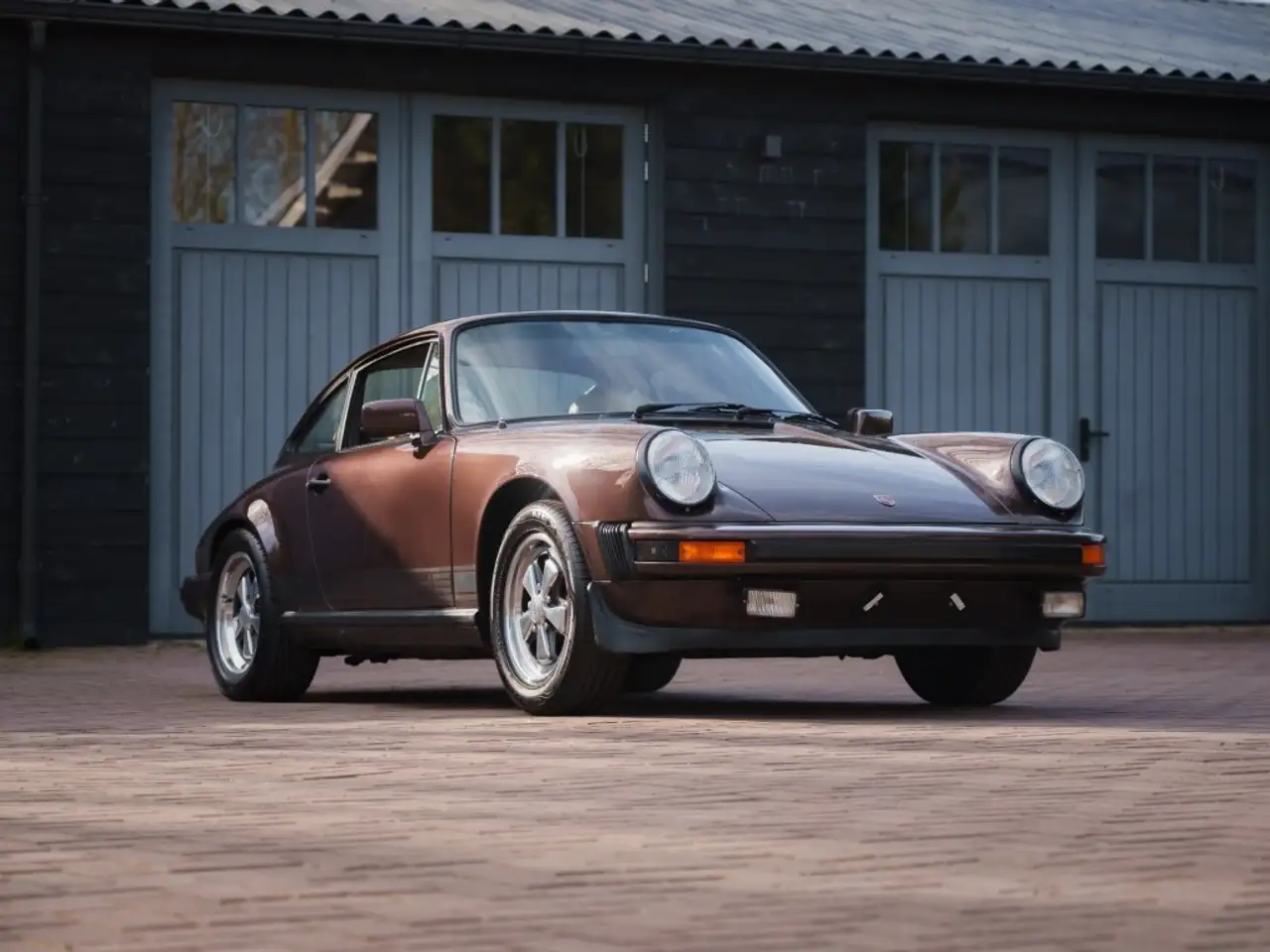 Porsche 911 3.0 SC Coupe - Palisander Metallic (474), foto 5