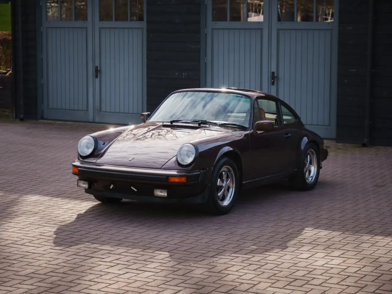 Porsche 911 3.0 SC Coupe - Palisander Metallic (474), foto 2