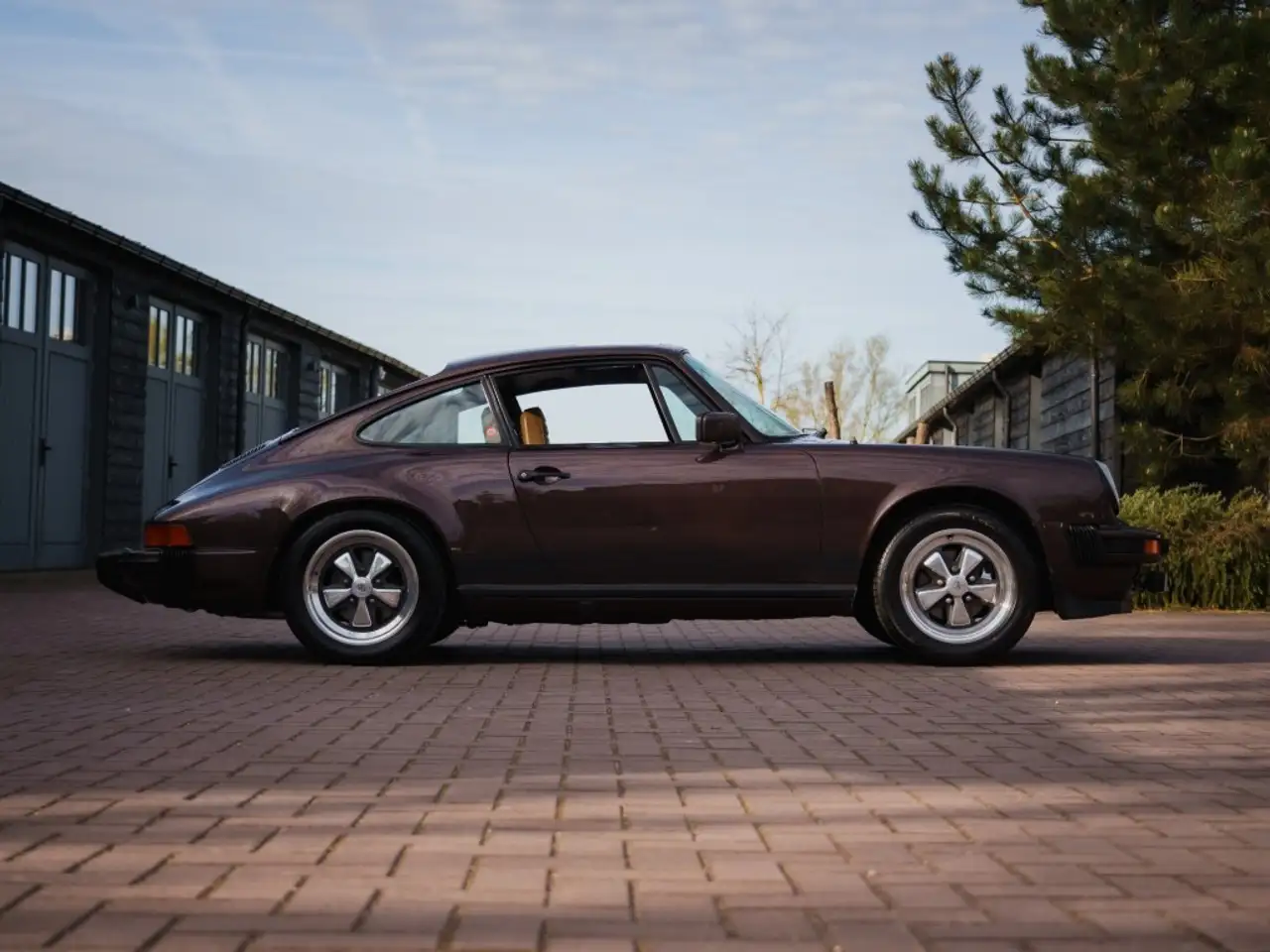 Porsche 911 3.0 SC Coupe - Palisander Metallic (474), foto 9