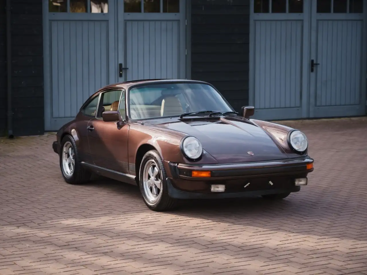 Porsche 911 3.0 SC Coupe - Palisander Metallic (474), foto 6