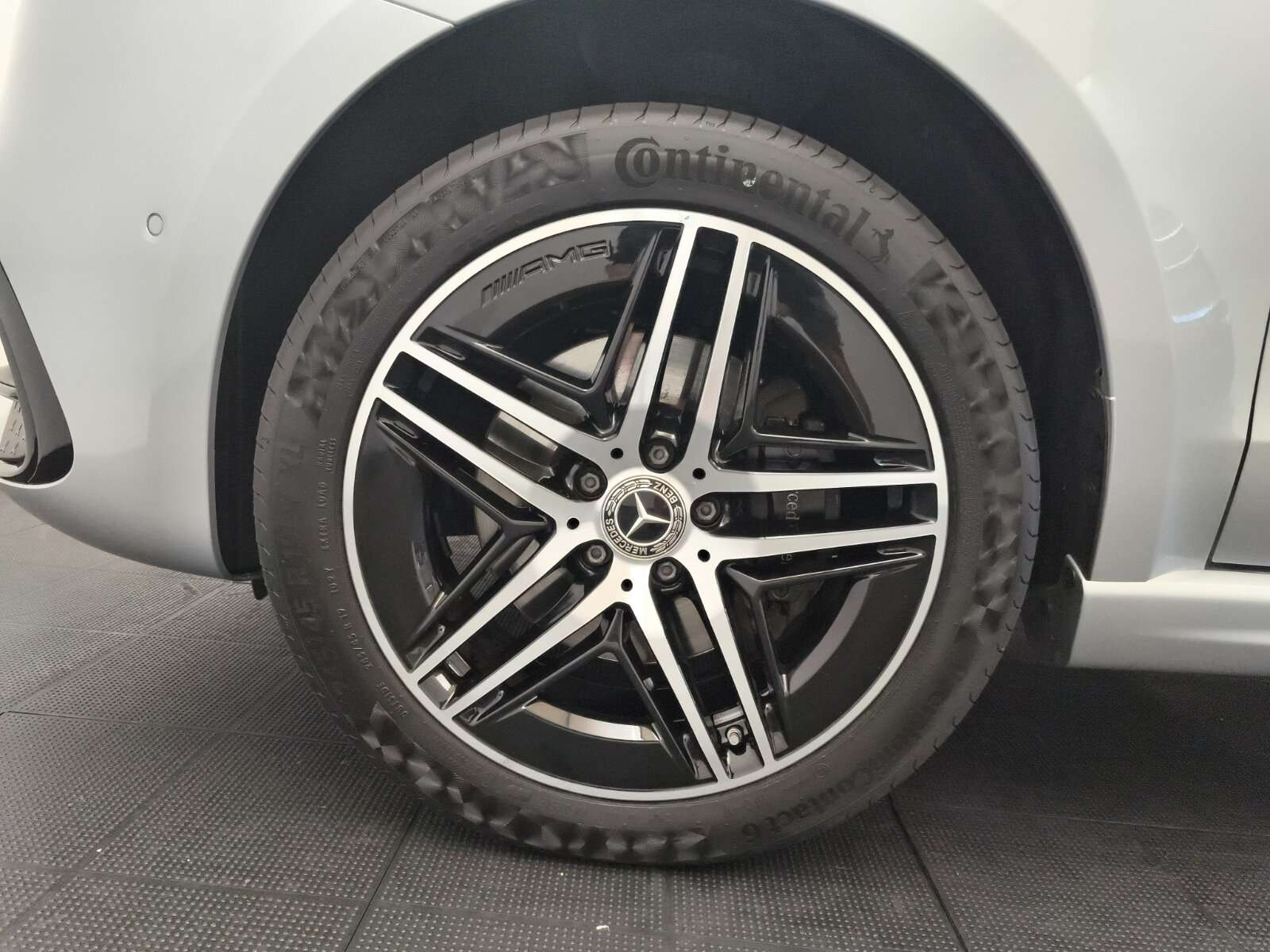 Mercedes-Benz V 220