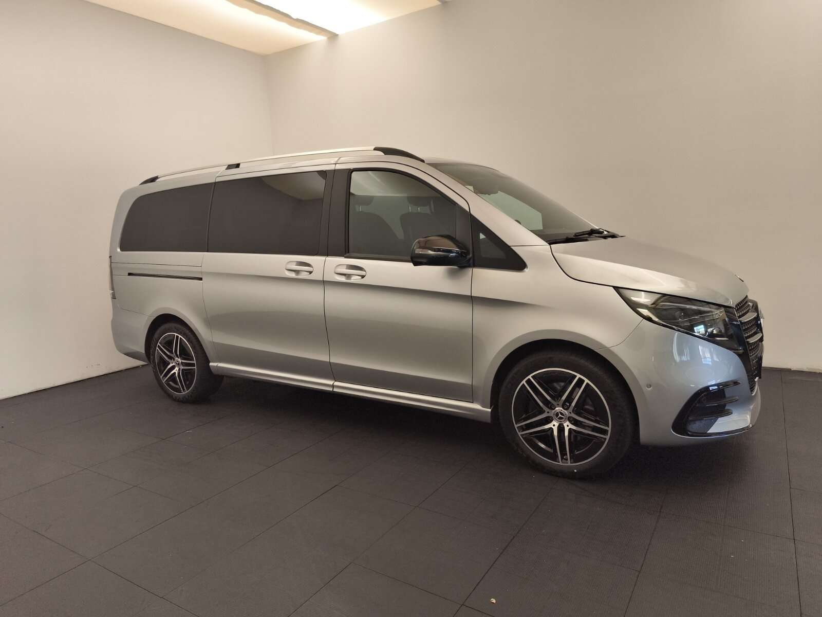 Mercedes-Benz V 220