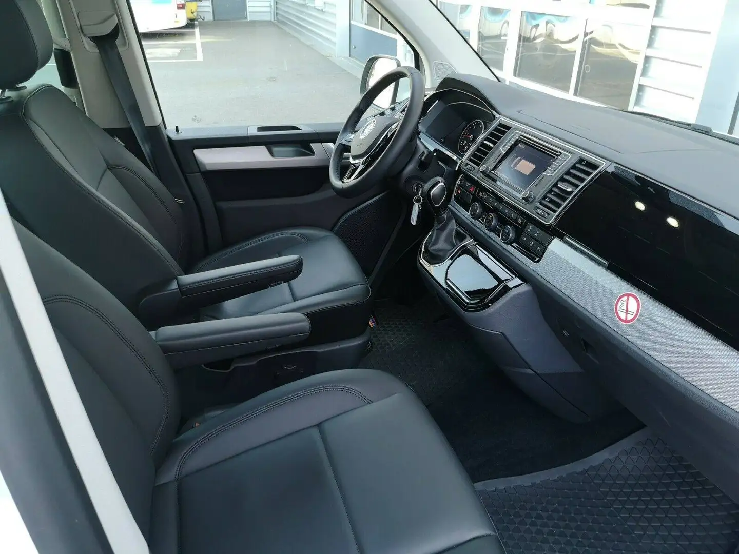 Volkswagen T6 Caravelle - 2