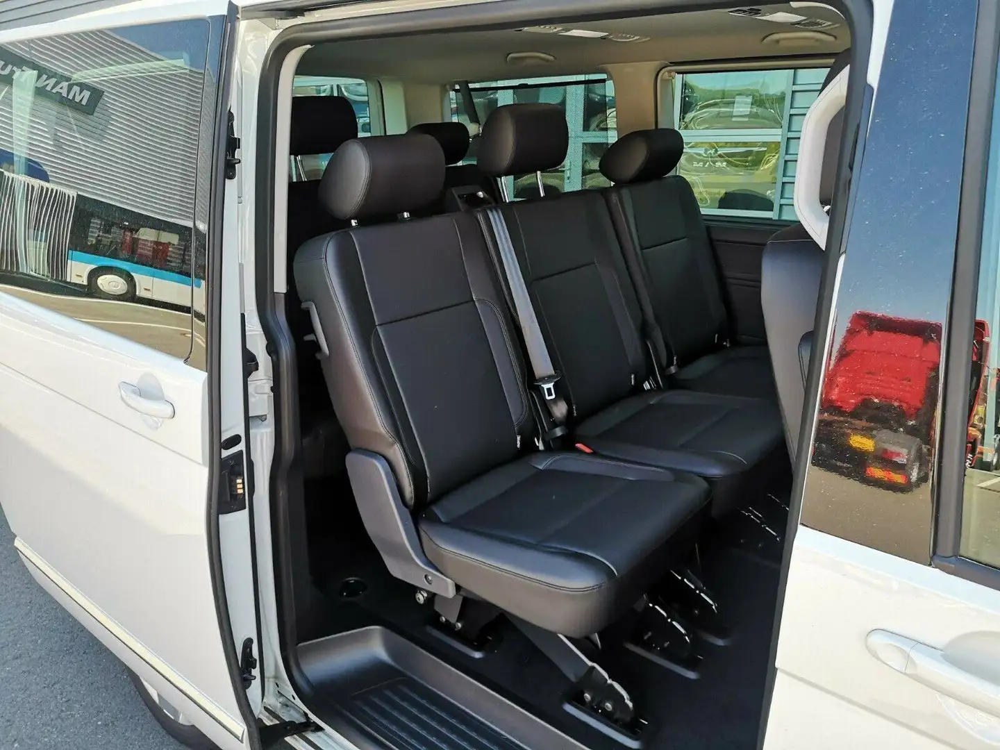 Volkswagen T6 Caravelle - 1