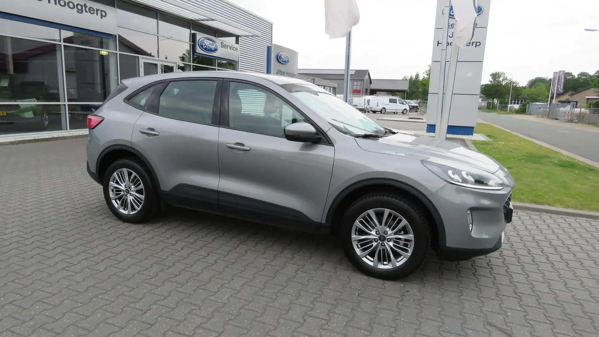 Ford Kuga 2.5 PHEV Titanium CRUISE, CLIMA, NAVI, WINTER PACK Grijs - 2