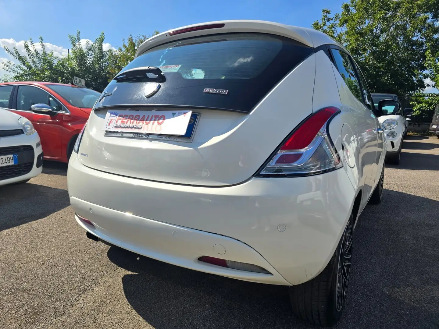 Lancia Ypsilon 1.0 HYBRID 71CV GOLD EDITION Bianco - 2