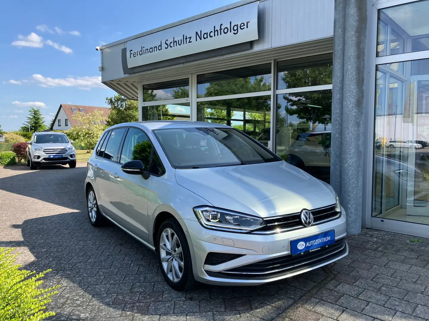 Volkswagen Golf Sportsvan 1.5 TSI IQ.DRIVE LED AHK NAVI ACC Plateado - 2