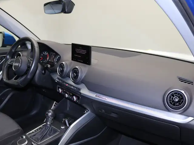 Audi Q2 view 8