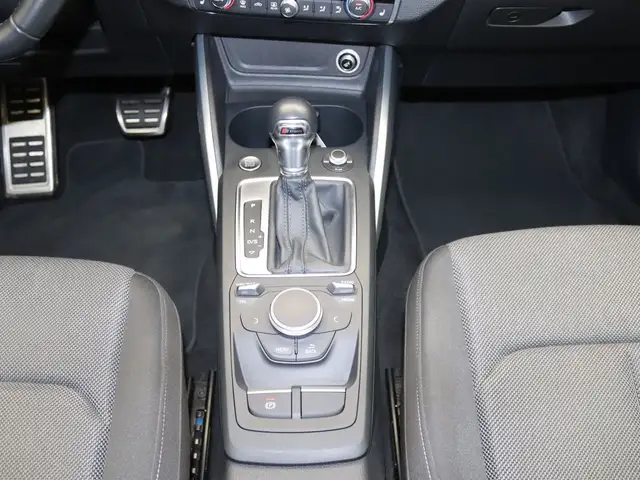 Audi Q2 view 10