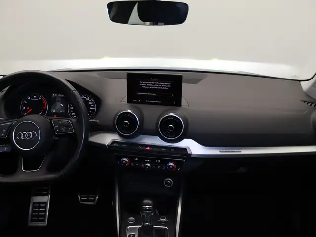 Audi Q2 view 9