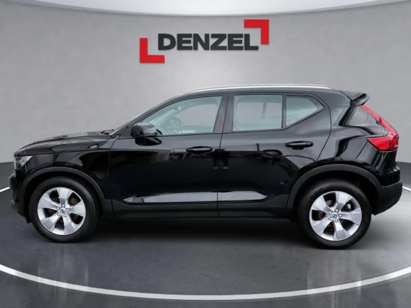 Volvo XC40 D3 Momentum Geartronic Schwarz - 2