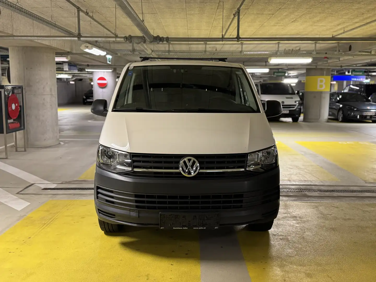 Volkswagen T6 Transporter - 2