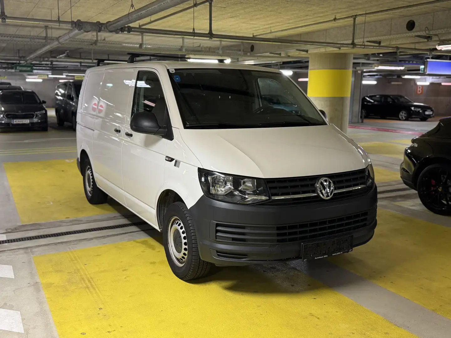 Volkswagen T6 Transporter - 1