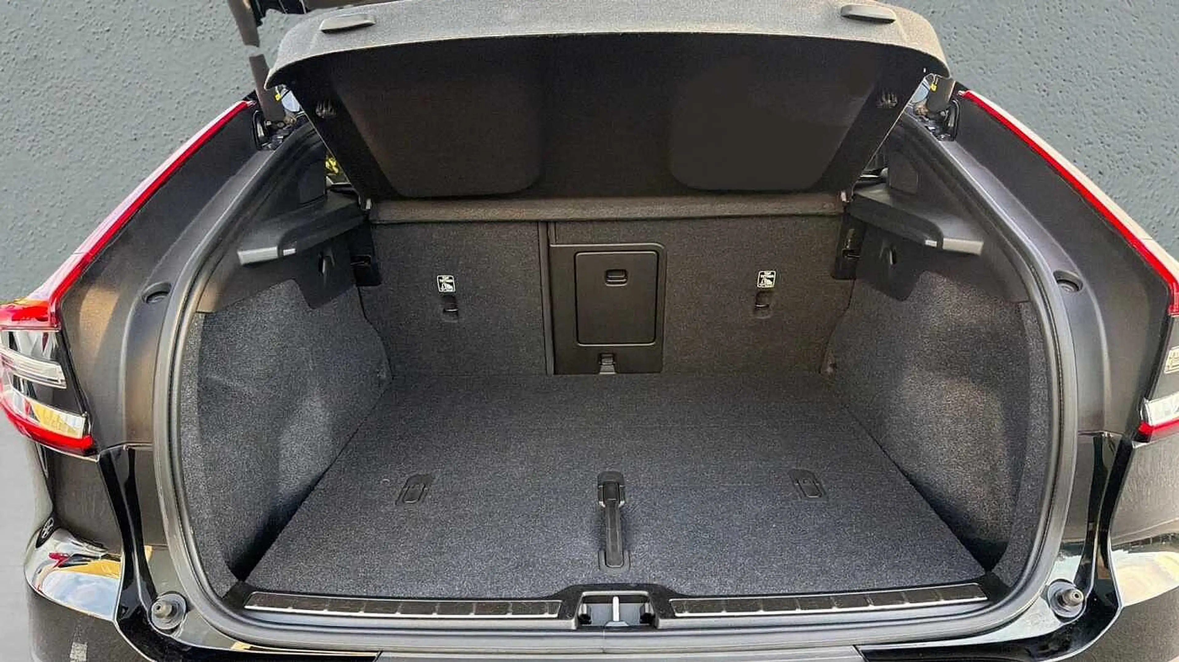 Volvo C40 Recharge Plus, Single Motor Extended Range, Elektr — photo 14