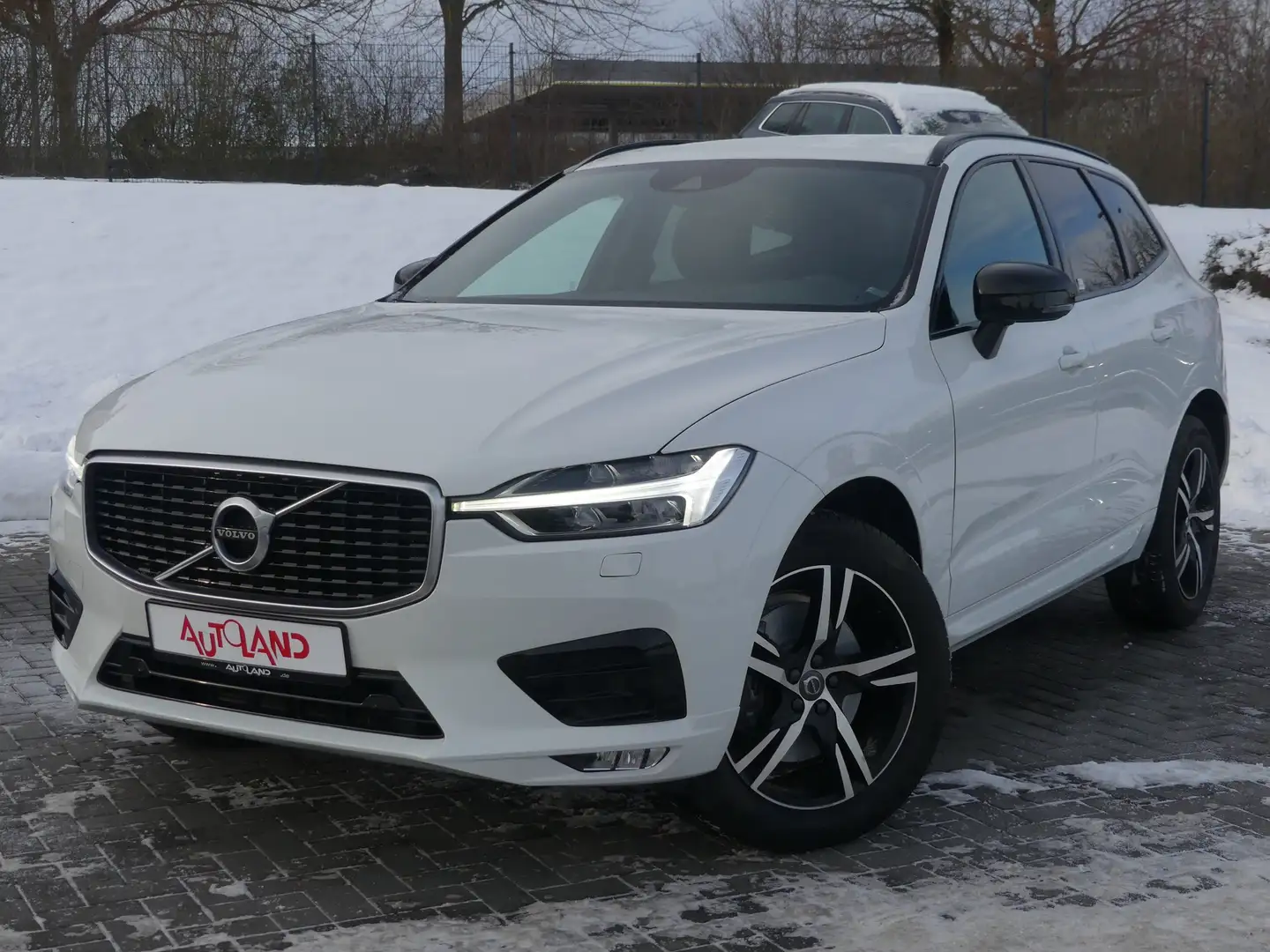 Volvo XC60 2.0 R Design AWD LED Navi ACC Kamera AHK Weiß - 2