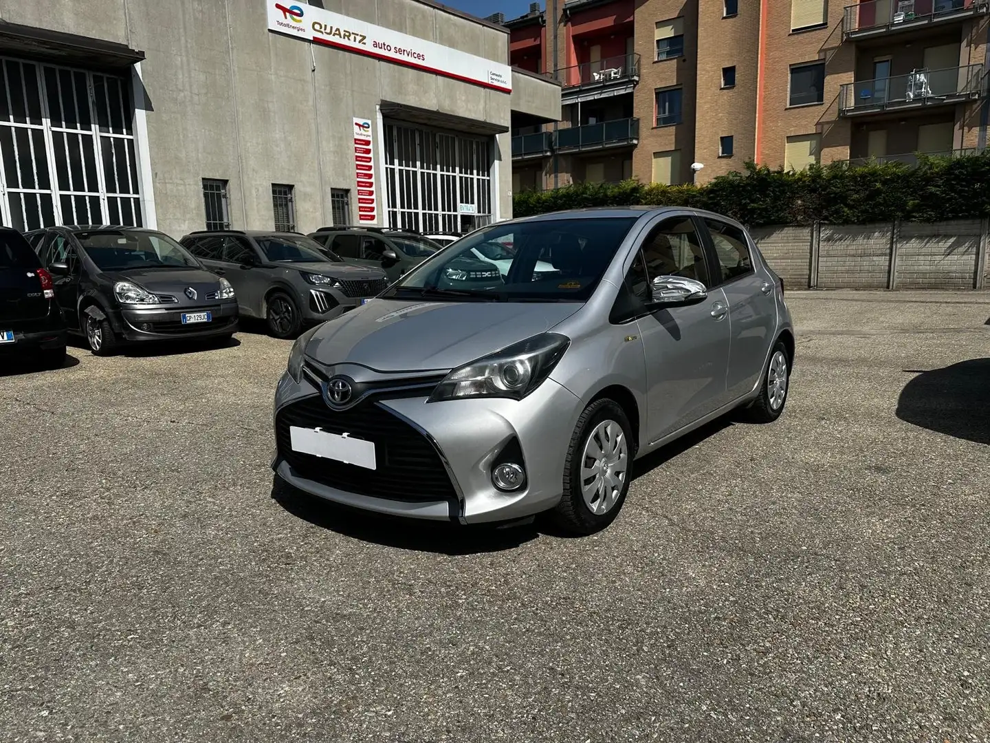 Toyota Yaris Yaris 5p 1.3 Active E6 Plateado - 2