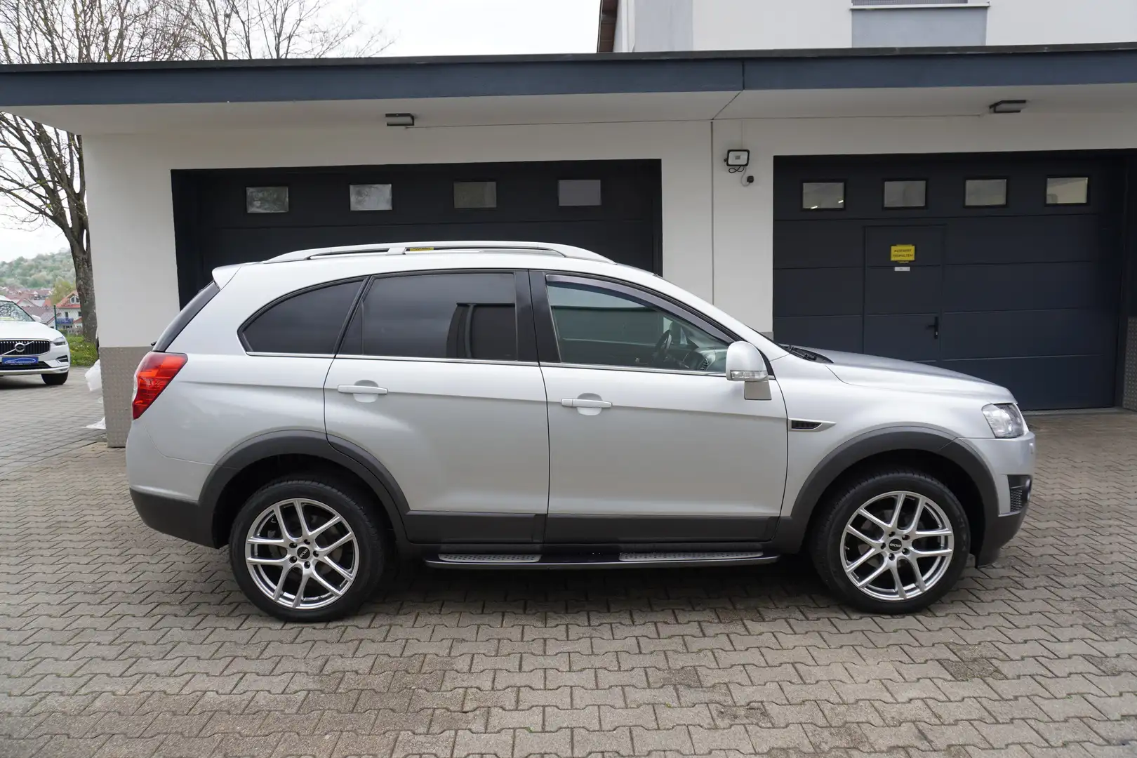 Chevrolet Captiva 2.2 D LT+4x4 LEDER+NAVI+KAMERA+7-Sitze+Org.70.Tkm Argintiu - 2
