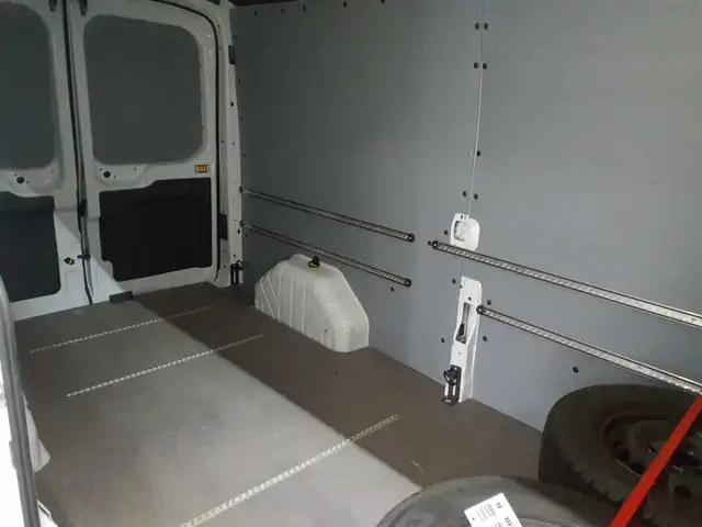 Ford Transit view 14