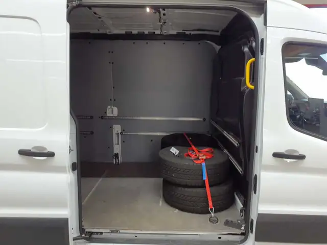 Ford Transit view 13