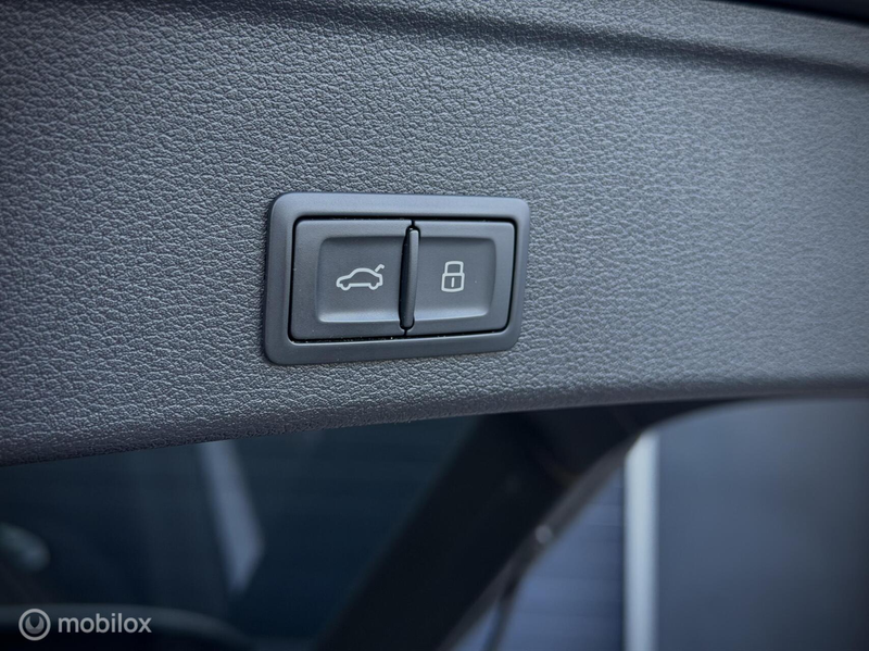 Audi A4 Avant 2.0 TFSI S line black edition, 360, Pano, HU — photo 13