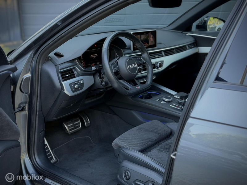 Audi A4 Avant 2.0 TFSI S line black edition, 360, Pano, HU — photo 4