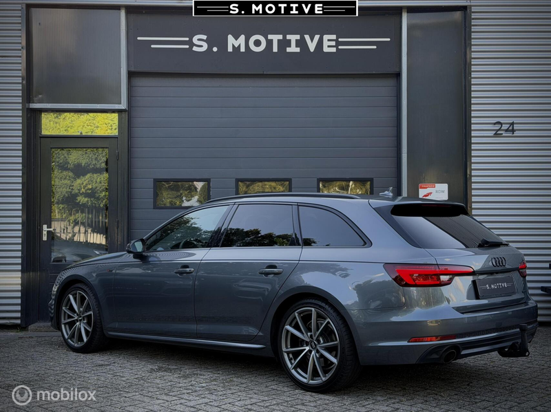 Audi A4 Avant 2.0 TFSI S line black edition, 360, Pano, HU — photo 3