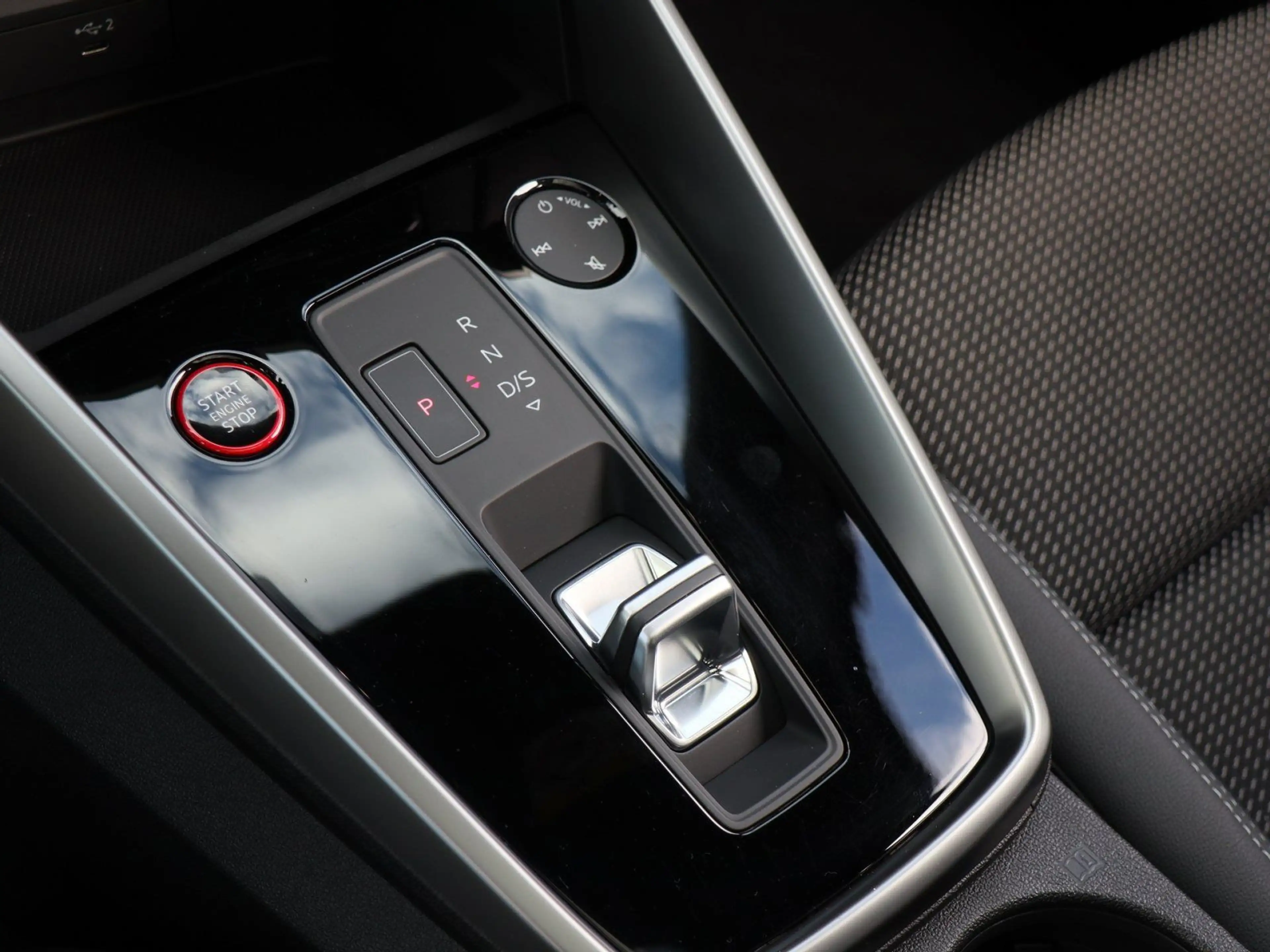 Audi S3 nza 2.0 TFSI Black Pano B&O LED Kam — photo 10