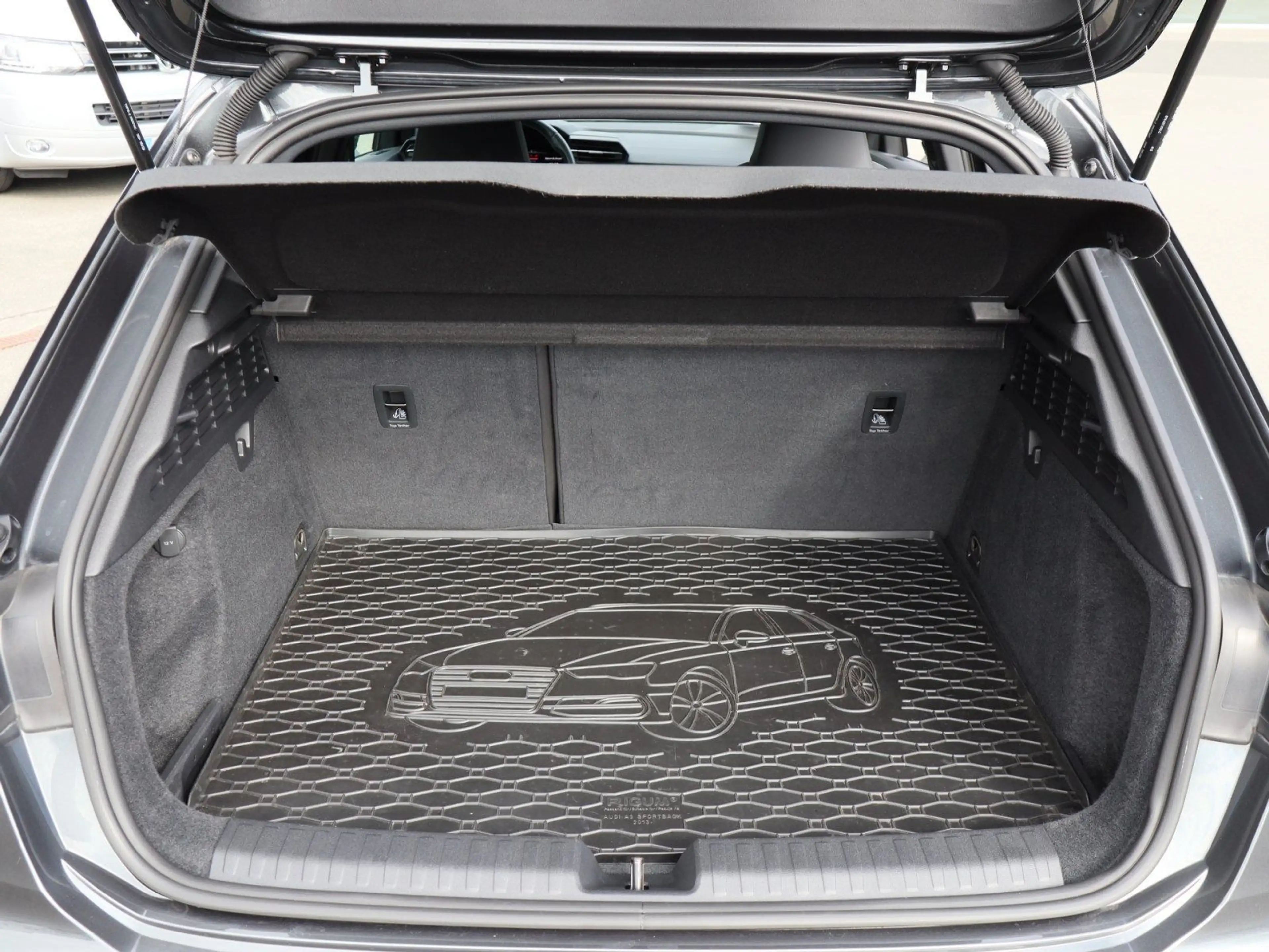 Audi S3 nza 2.0 TFSI Black Pano B&O LED Kam — photo 11