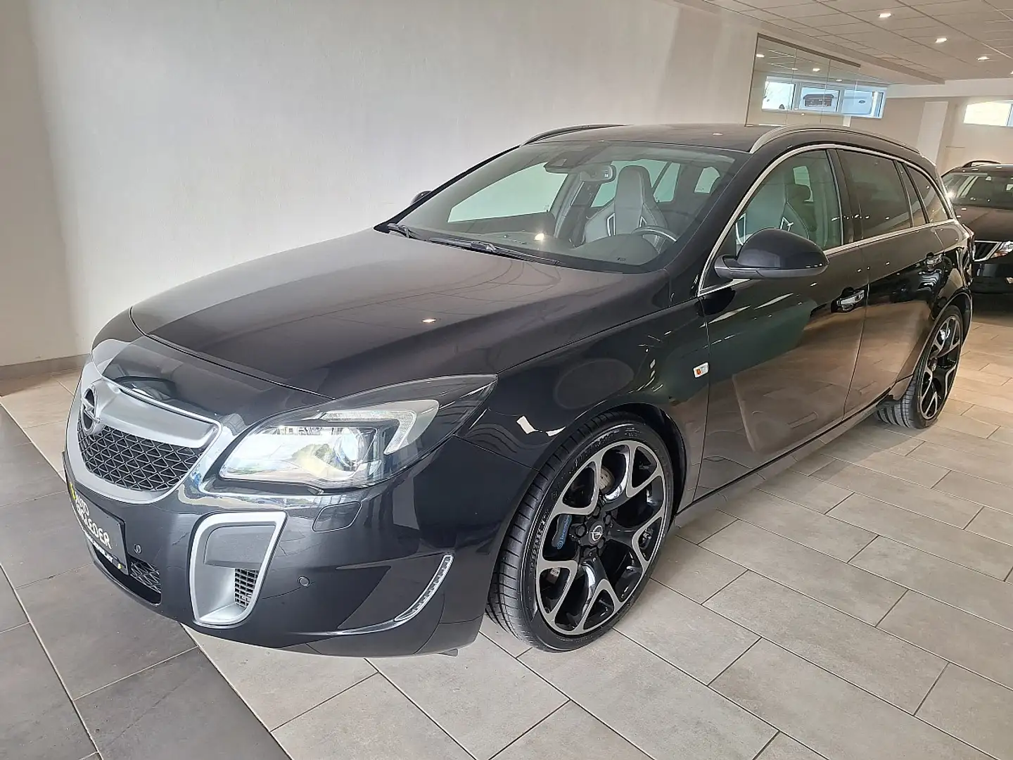 Opel Insignia ST 2,8 V6 Turbo Ecotec OPC Allrad Aut. Noir - 2