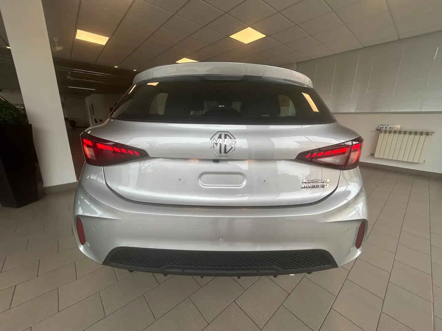 MG MG3 1.5 102CV STANDARD FULL-HYBRID Automatica Gris - 2