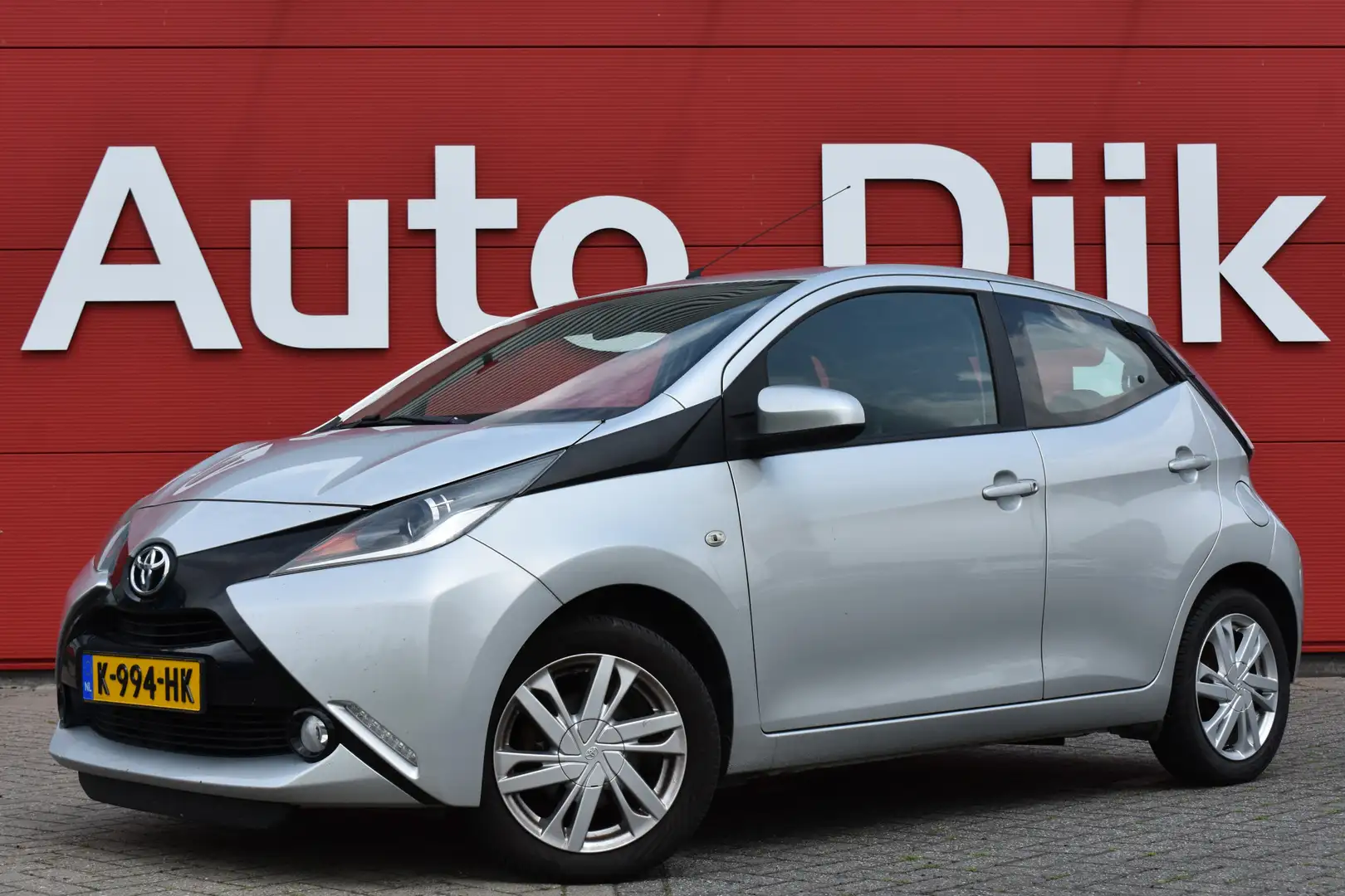 Toyota Aygo 1.0 VVT-i x Camera | Airco | Cruise | Bluetooth | Gris - 1