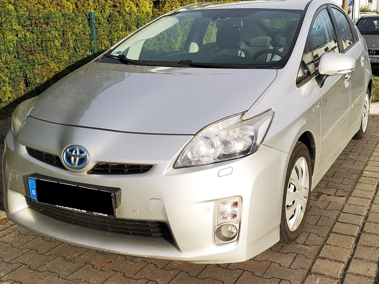 Toyota Prius Prius+(Hybrid) Stříbrná - 2