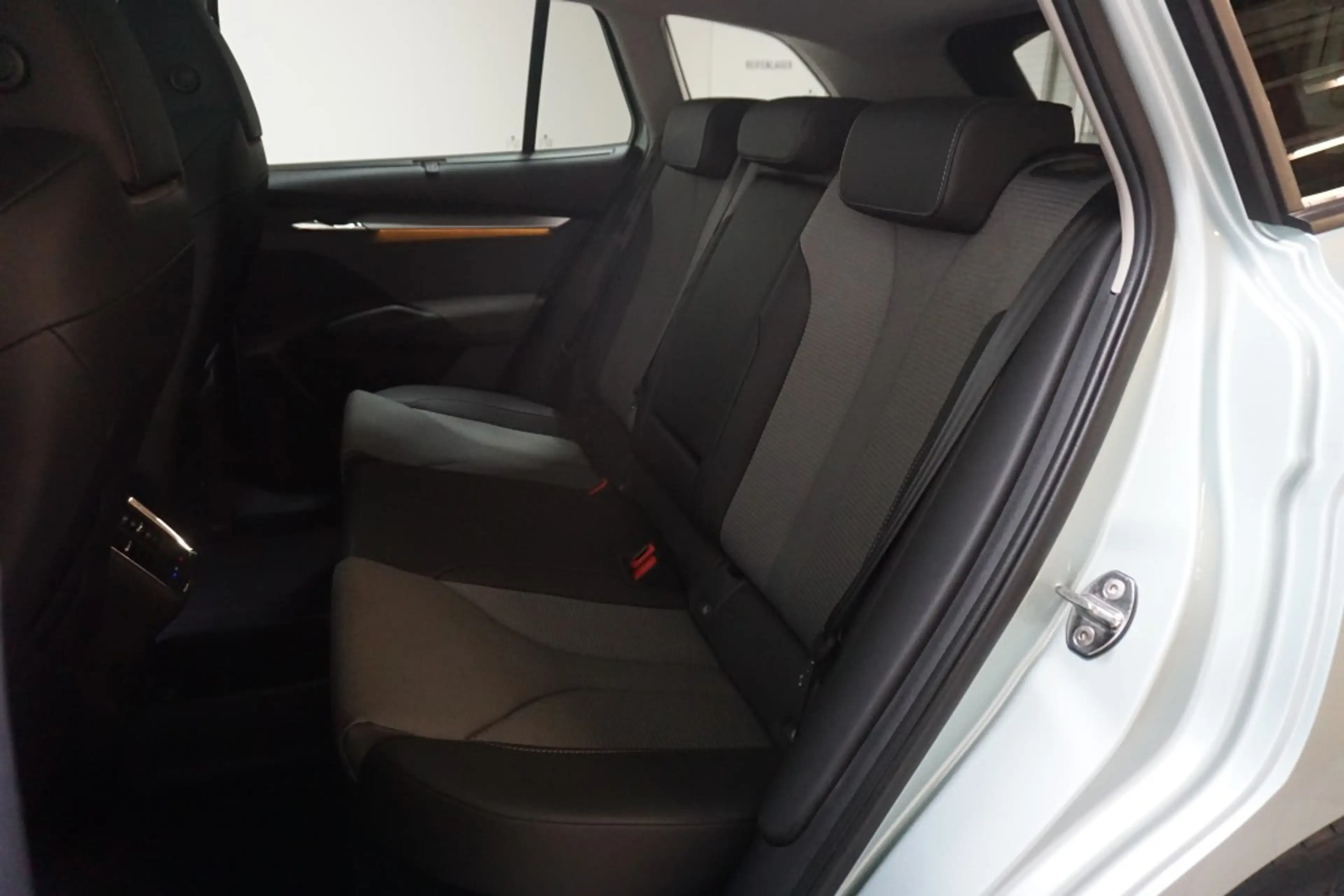 Skoda Enyaq 60e 132Kw Virtual AHK Pano SHZ LED ACC — photo 13
