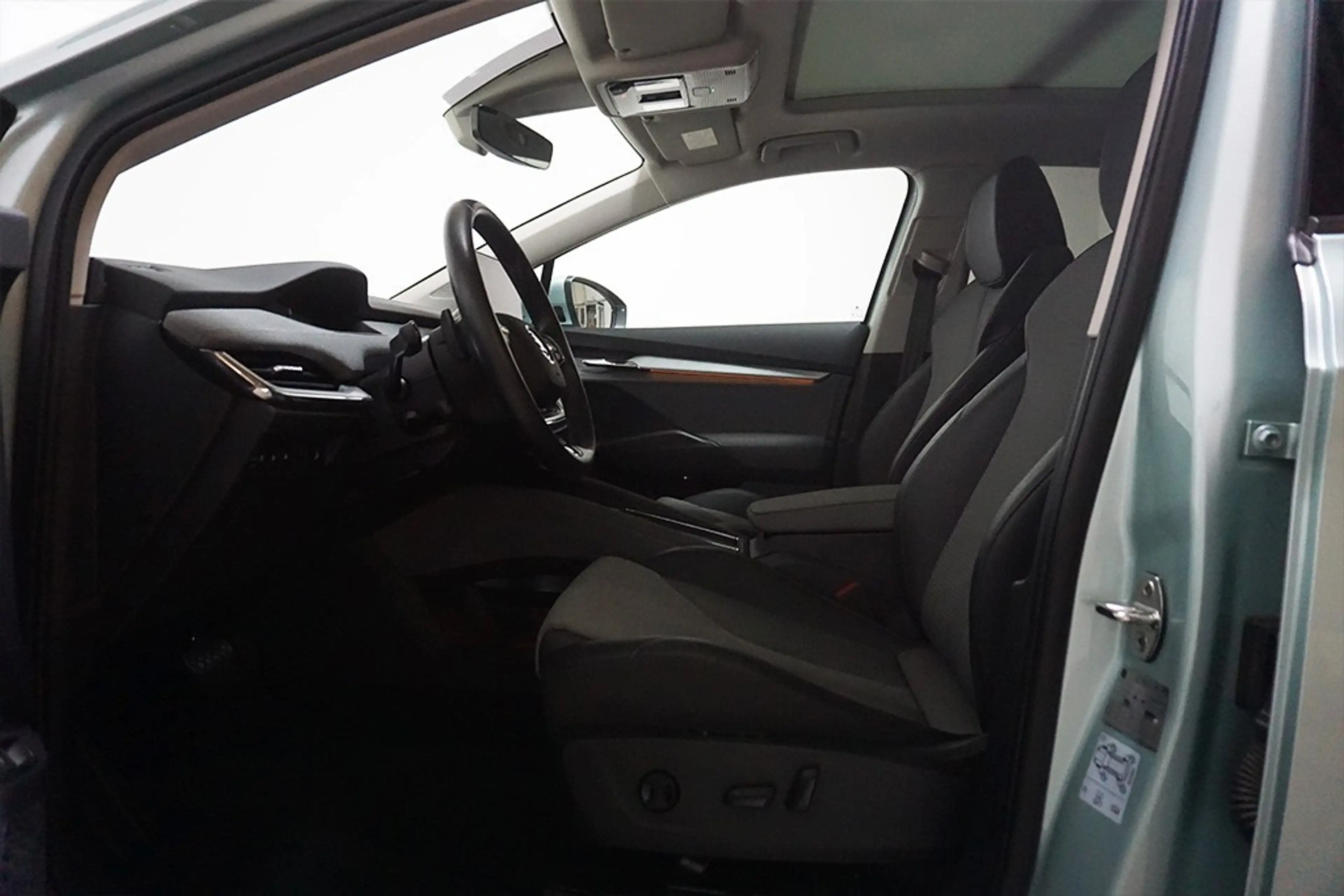 Skoda Enyaq 60e 132Kw Virtual AHK Pano SHZ LED ACC — photo 7