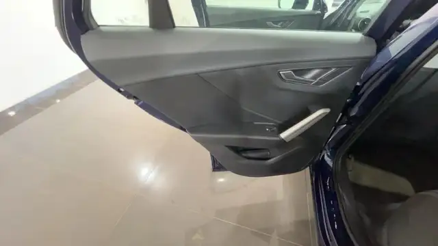Audi Q2 view 11