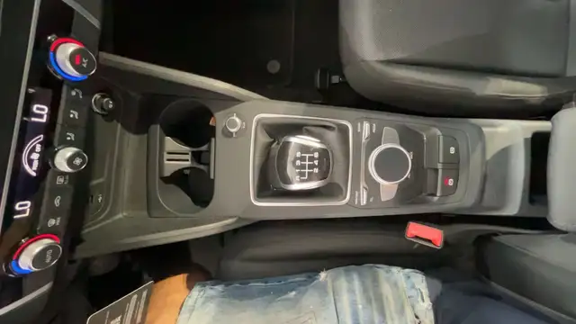 Audi Q2 view 16