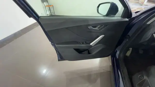 Audi Q2 view 9