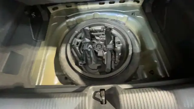 Audi Q2 view 7