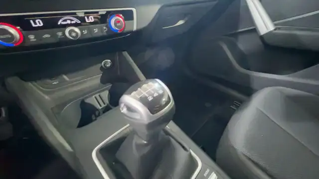 Audi Q2 view 15