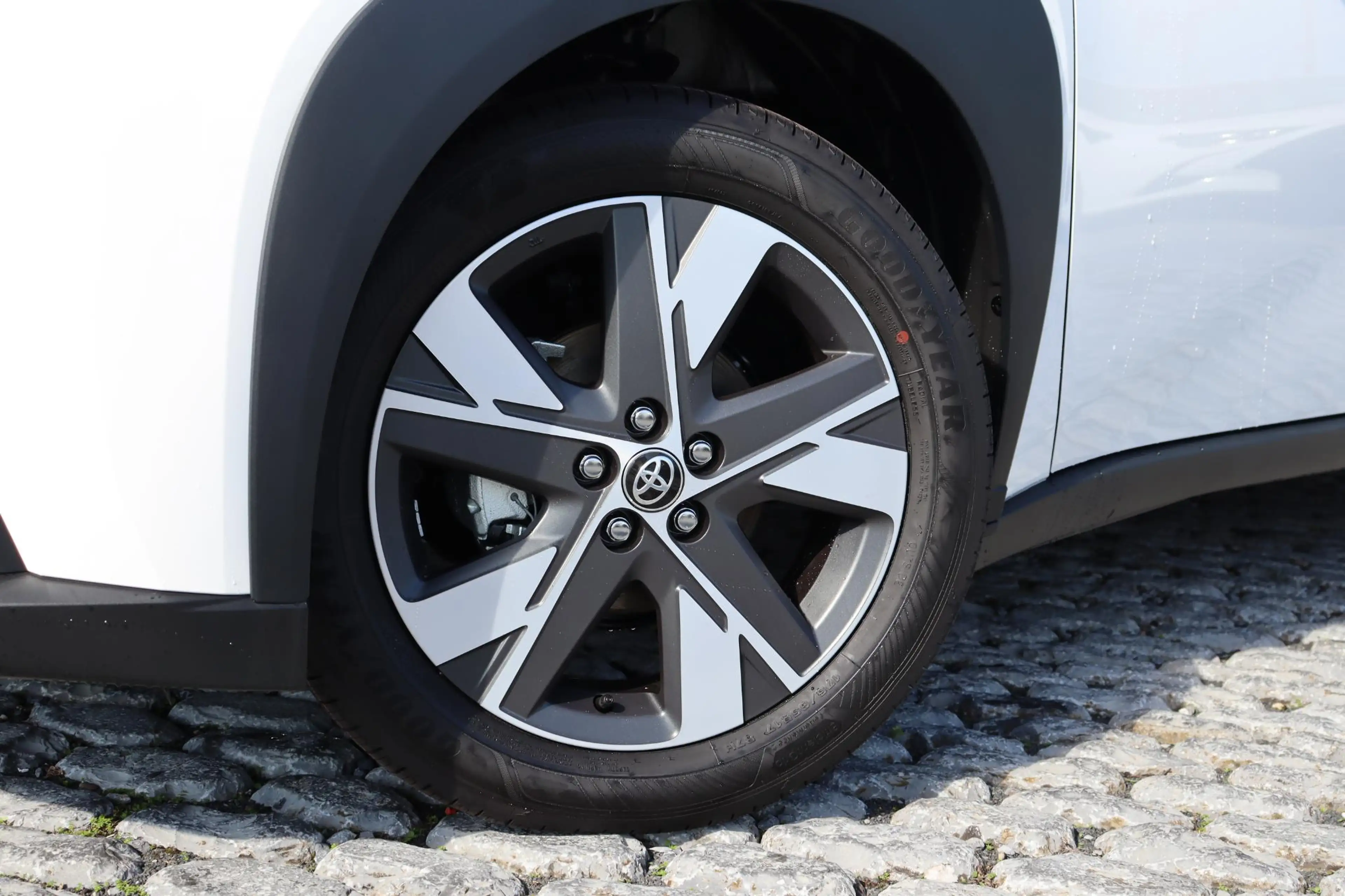 Toyota Aygo X Hybrid 115 Play GO, 17 Inch Lm velgen Nieuw en dir — photo 12