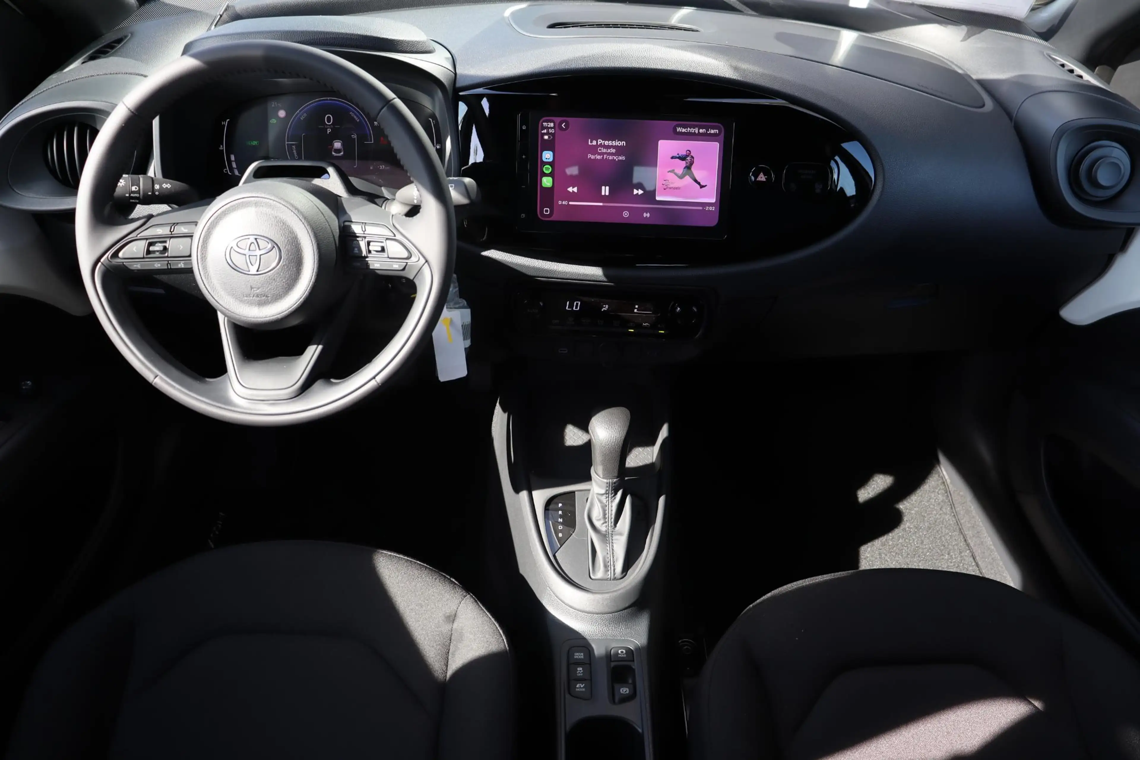Toyota Aygo X Hybrid 115 Play GO, 17 Inch Lm velgen Nieuw en dir — photo 4