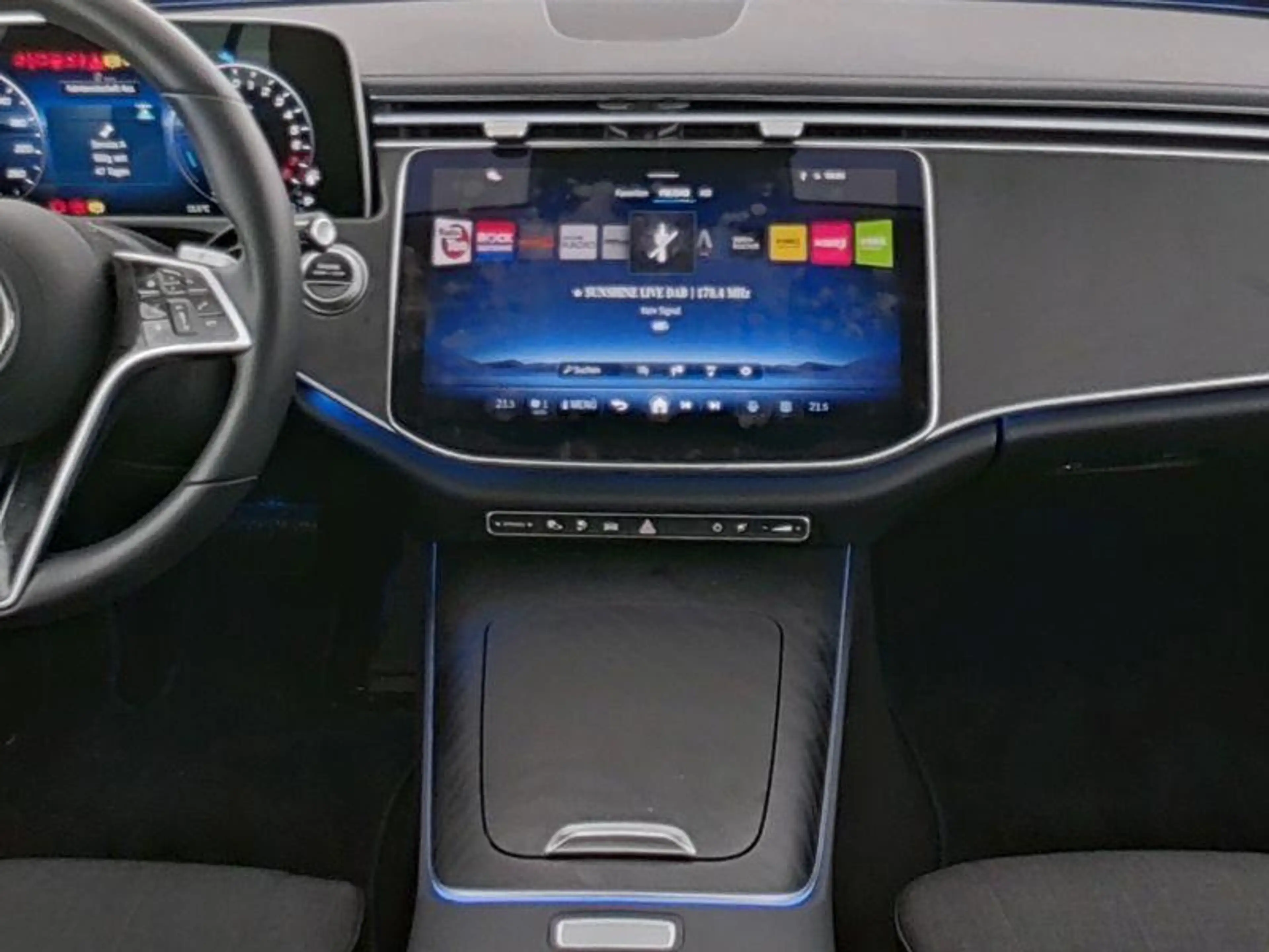 Mercedes-Benz E 300 e Break Luxury Line | Distronic | Smartphone Integ — photo 4