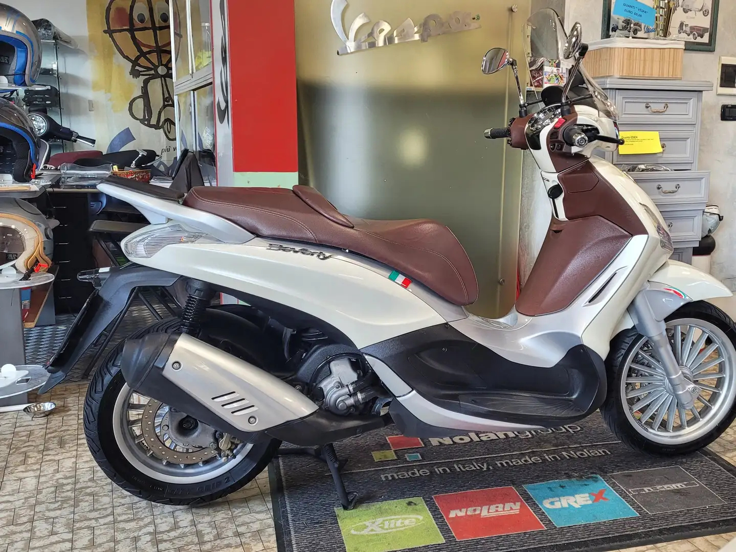 Piaggio Beverly 300 Bianco - 1
