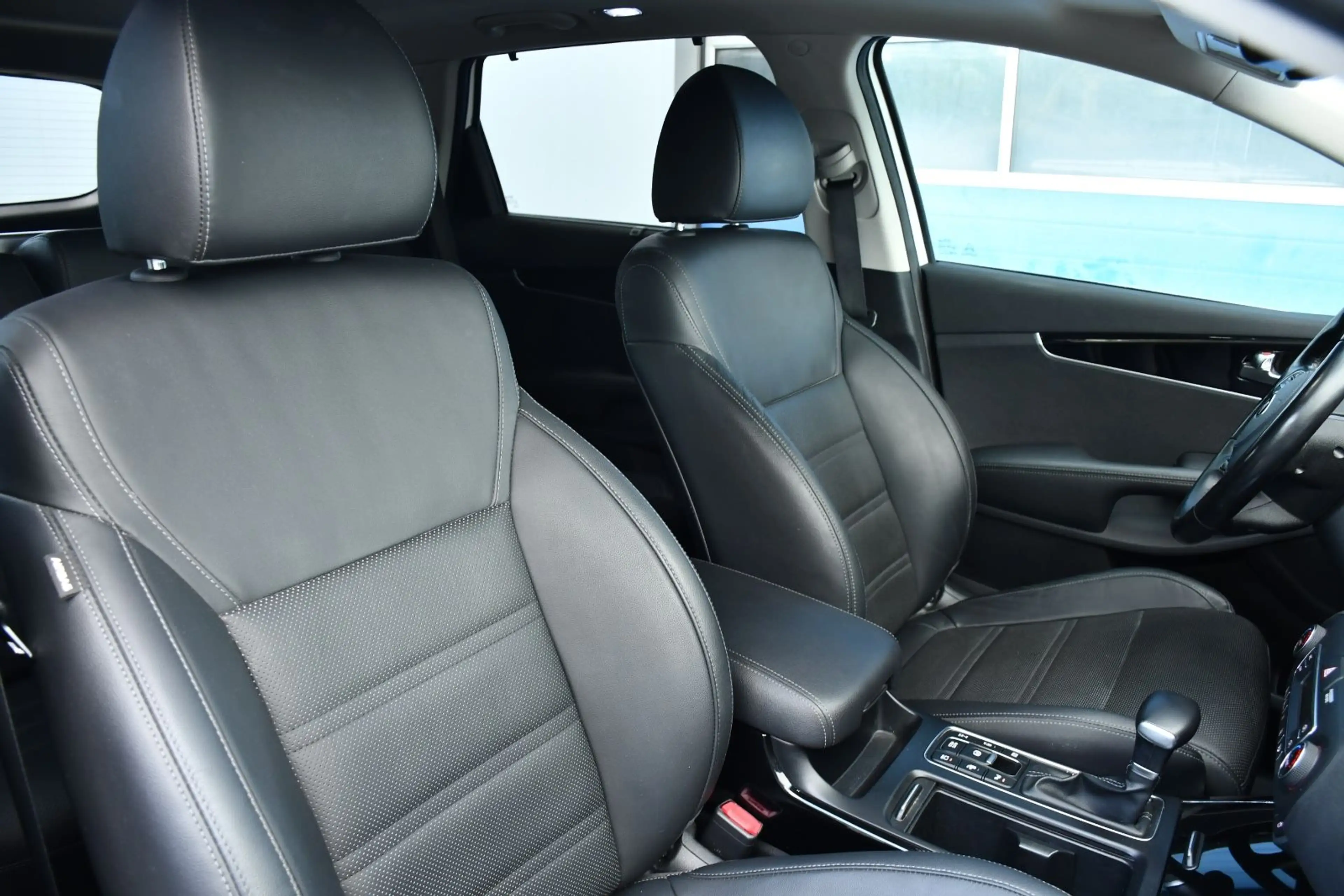 Kia Sorento Platinum Edition 4WD — photo 13