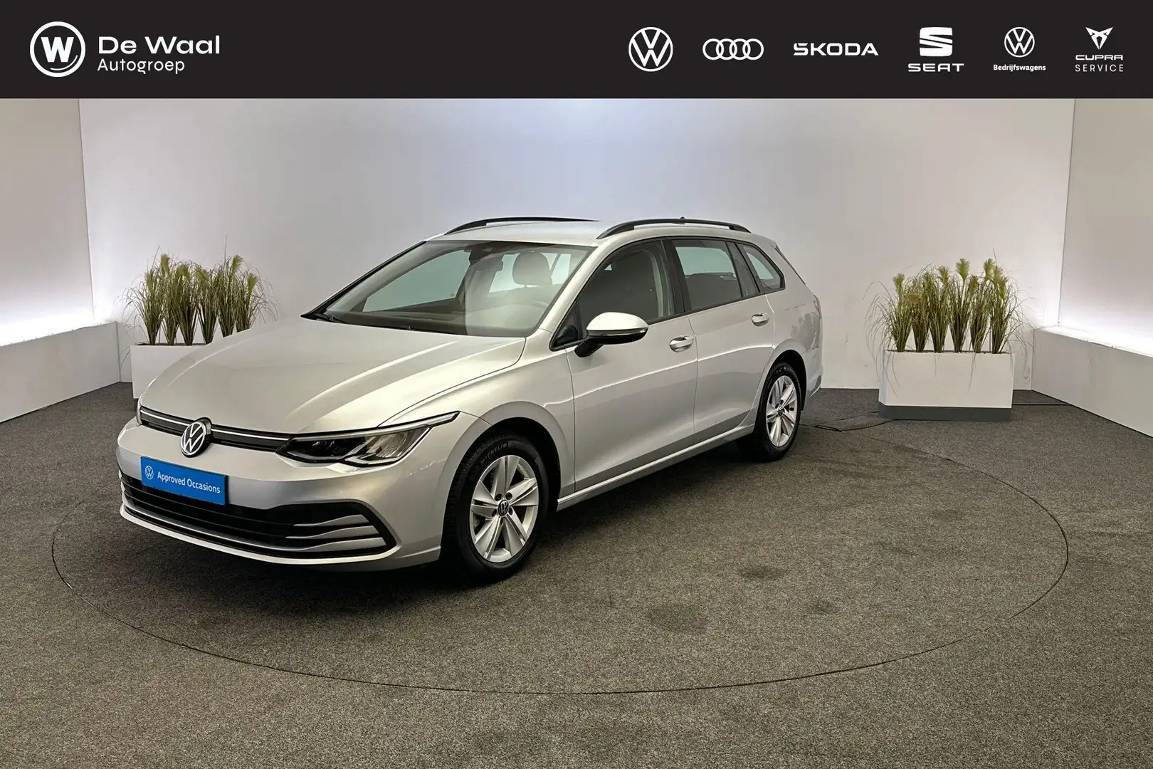 Volkswagen Golf Variant 1.0 TSI 110pk Life | Navigatie, Parkeersensoren V+ Zilver - 1